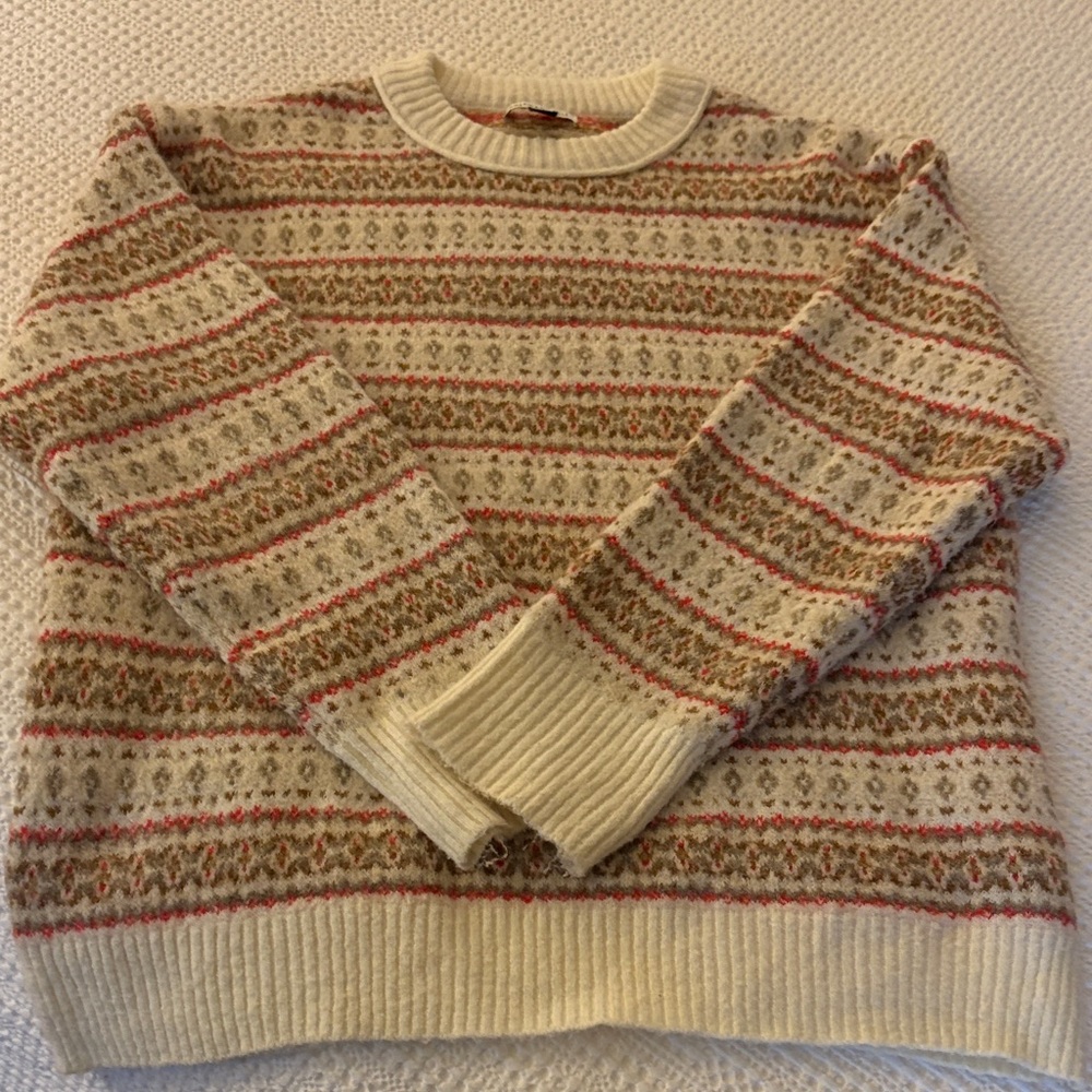 American Eagle Outfitters Cream and Red Knit Sweater